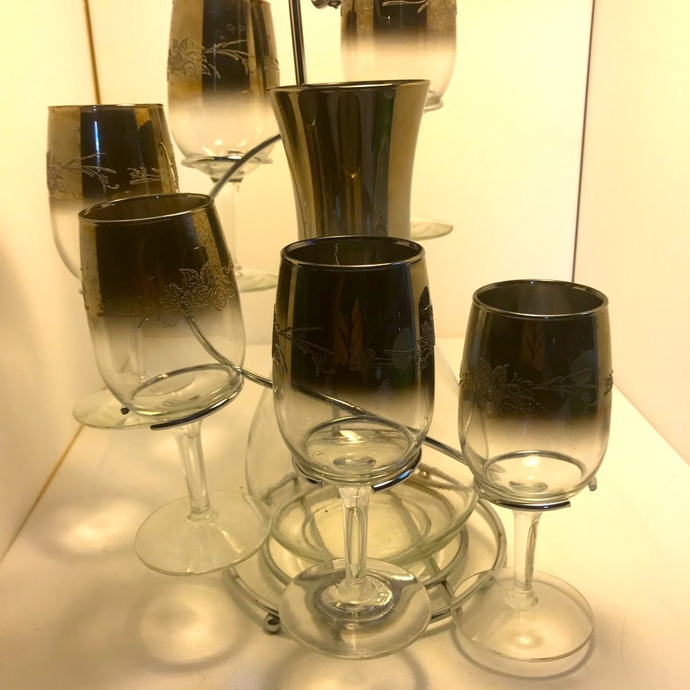 Vtg Dorothy Thorpe Wine Grouping
